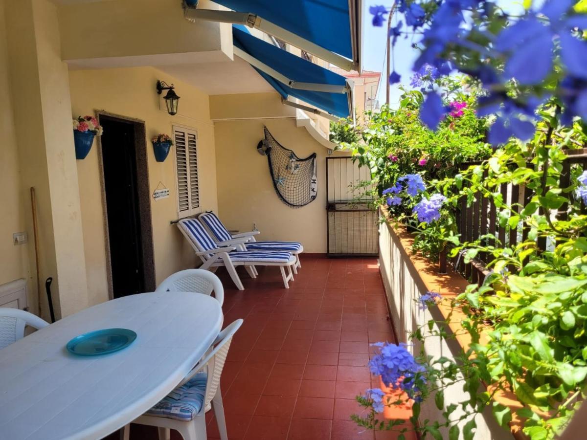 My Little House - grazioso appartamento con patio a 5 minuti dalla spiaggia e dal centro Tropea Esterno foto